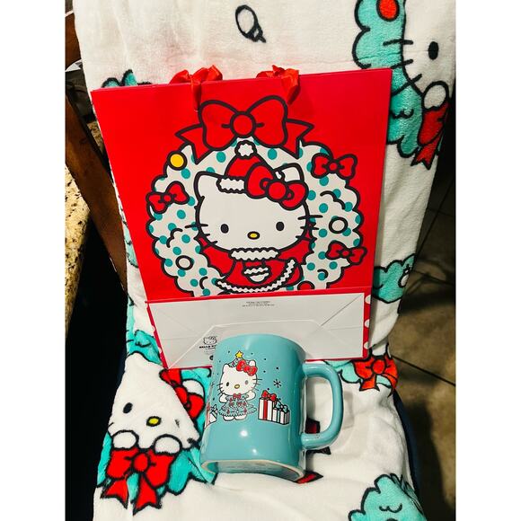 Hello Kitty Christmas bundle  gift bag hello kitty mug and 2 gift bags  60 * 90 - Picture 9 of 10